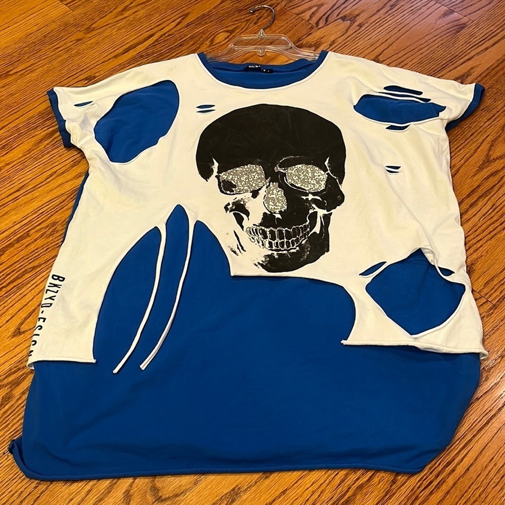 Bukezy Woman’s Oversized Skull Distressed T-Shirt